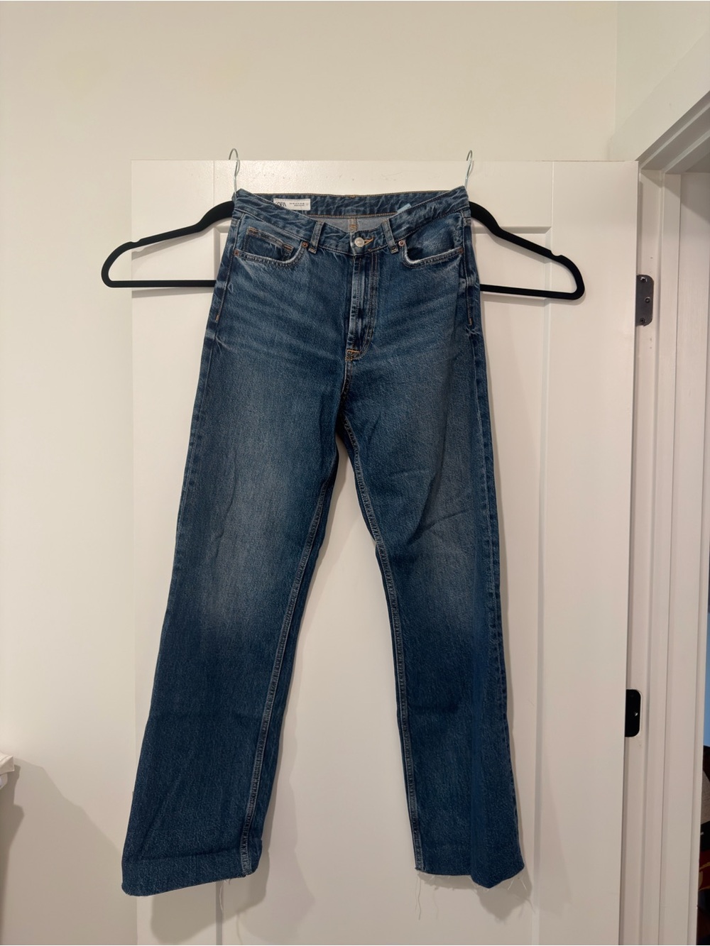 Women’s Raw Hem Straight-Leg Jeans